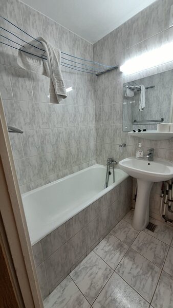 Titan - Piata Trapezului,  5 minute metrou, apartament 4 camere
